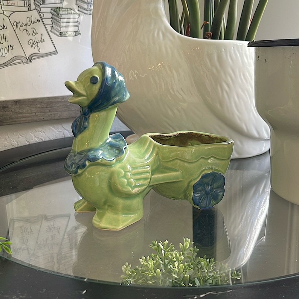 Shawnee Pottery - Picture 2 of 4